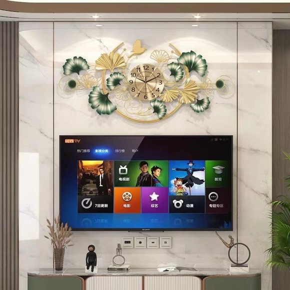 Clock - Picture 3 of 4